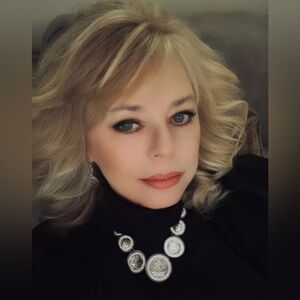 Meet your Posher, Cynthia